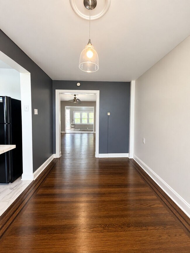 Building Photo - 6744 Linmore Ave