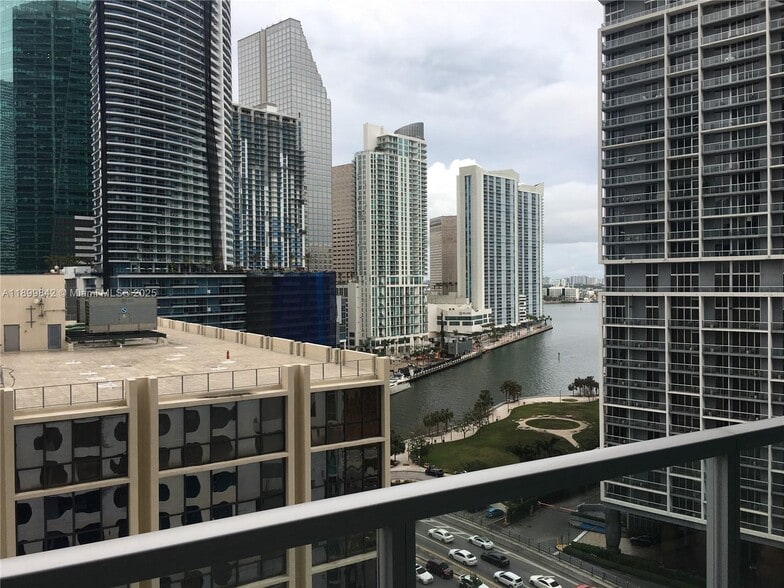 Building Photo - 500 Brickell Ave