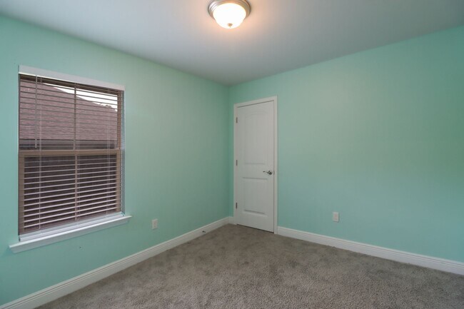 Building Photo - 16509 Lexington Ct