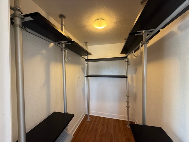 Building Photo - 3035 W 11th Ln