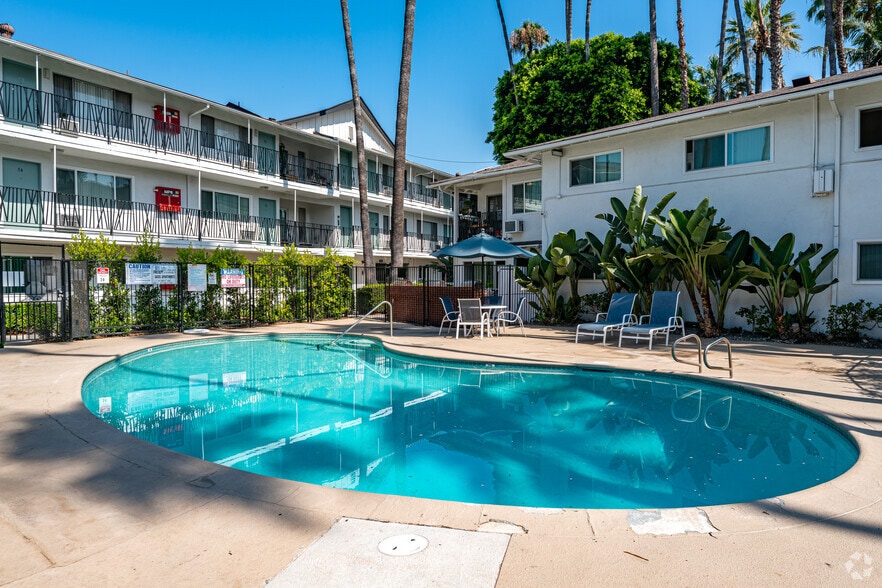 Pool - Oasis Apartments