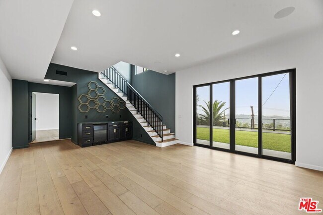 Building Photo - 105 Sequoia Dr