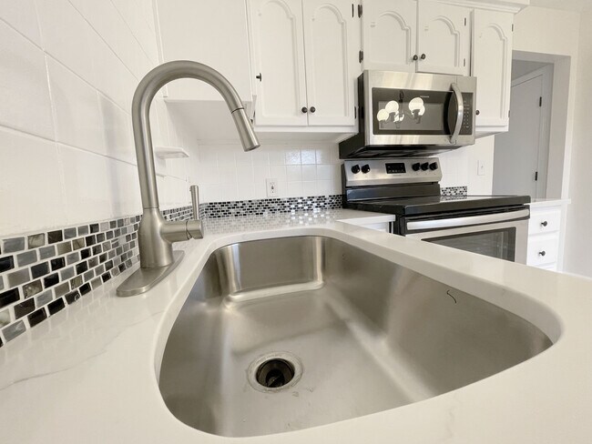 Building Photo - 7104 Orchard Ct