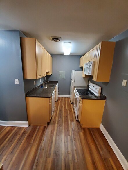 Building Photo - 1009 Chillum Rd