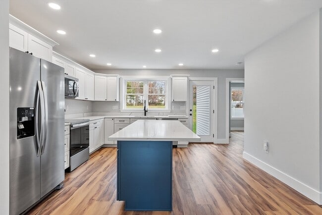 Building Photo - 18 Buttonwood Pl