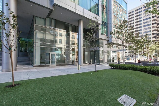 Building Photo - 333 Main St