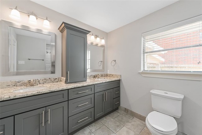 Building Photo - 3827 Linkview Dr