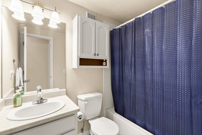 Building Photo - Westside Condo with Mountain Views, Upgrad...