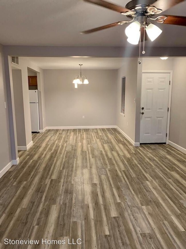 Building Photo - 724 Teasel Dr