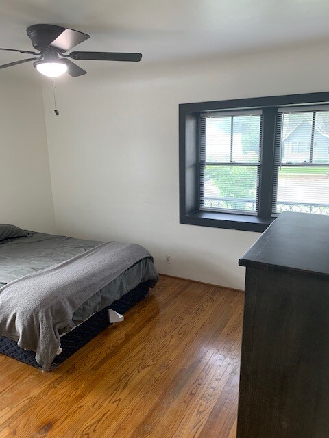 Master bedroom - 14829 Carnell St