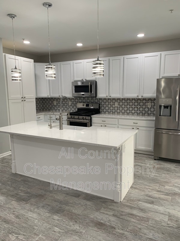 Building Photo - 303 Rustic Ct