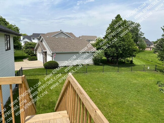 Building Photo - 813 NE Michael Dr