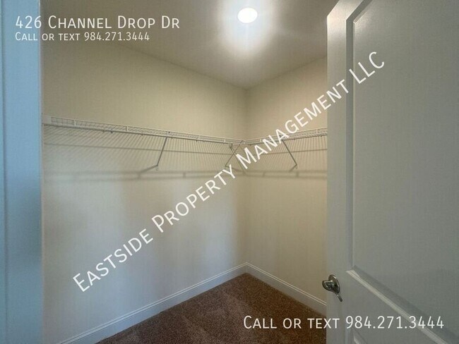 Building Photo - 426 Channel Drop Dr