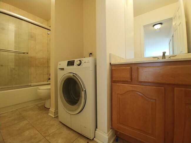 Building Photo - 756 Prescott Dr