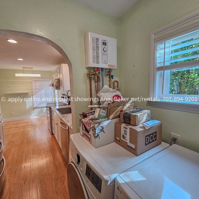 Building Photo - Downtown home on Corner Lot Available Now
