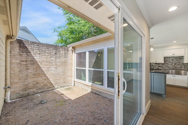 Building Photo - 1311 Ambergate Dr
