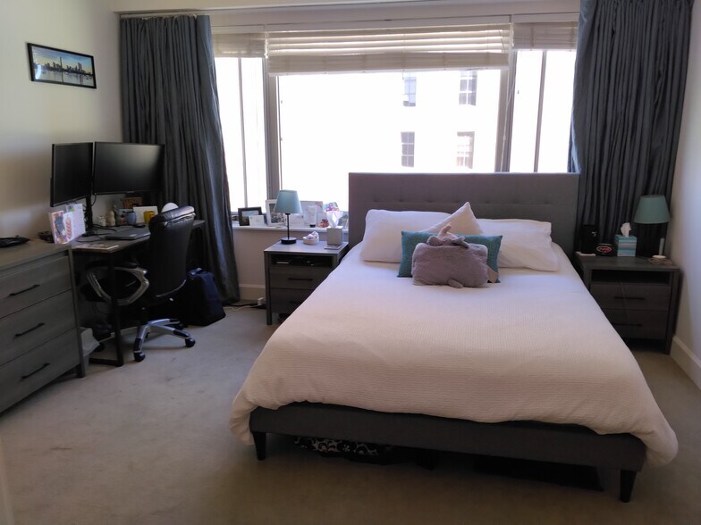 Building Photo - 10 Bowdoin St