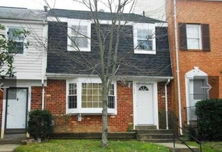 Building Photo - 1023 Thomas Jefferson Pl