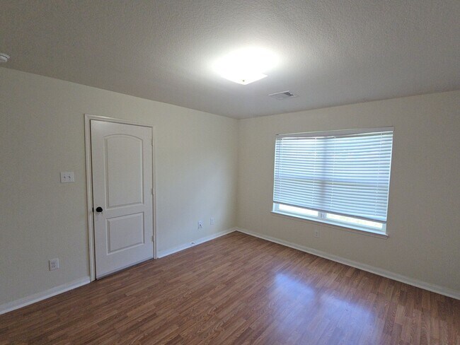 Building Photo - 2303 Golden Brandy Ln
