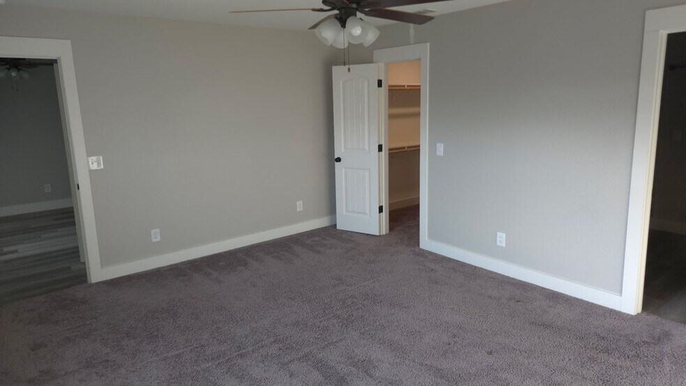 Building Photo - 4814 White Rock Dr