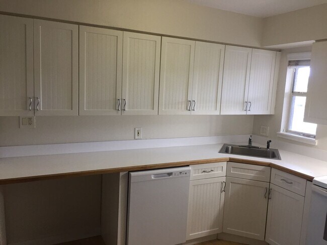 Building Photo - Ocean Breeze #14