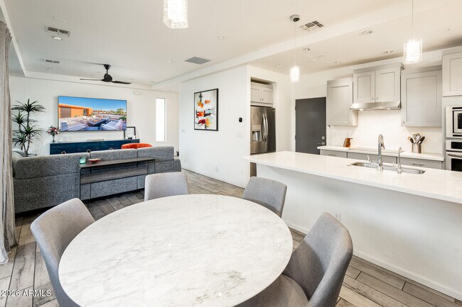 Building Photo - 4416 N 27th Way