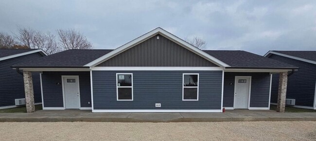 Building Photo - 3-bedroom Duplex