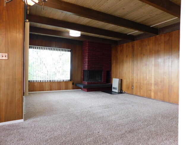 Building Photo - 512 E 15th Ave