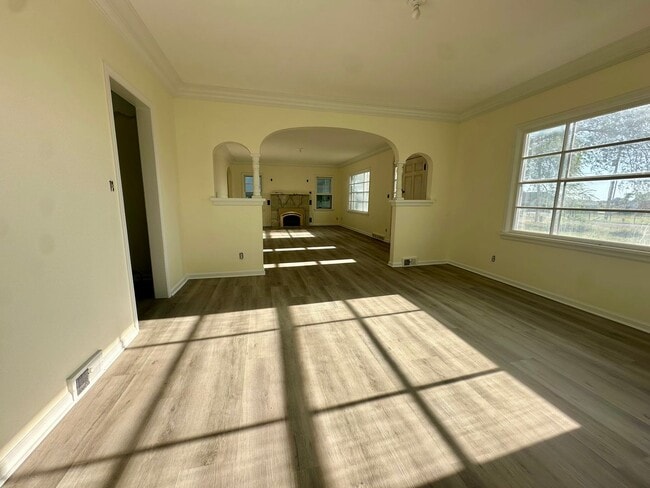 Building Photo - Country Home For Rent!