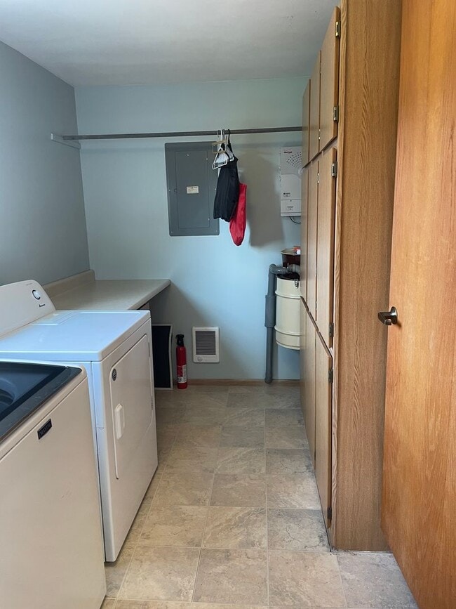 Building Photo - 2 BR/1.75 BA home in Edmonds