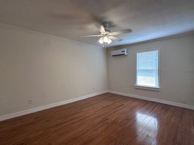 Building Photo - 501 Villa Dr