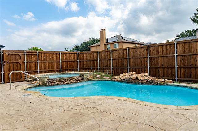 Building Photo - 2604 Hackberry Creek