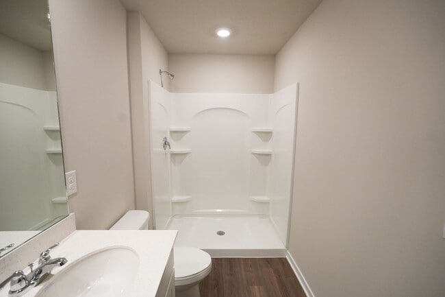 Building Photo - Available April 1st!! Townhome!! Near to I...