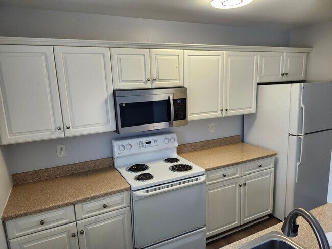 Building Photo - Harrisonburg Townhouse Available for Rent, Spacious 3 BR, 2.5 Baths