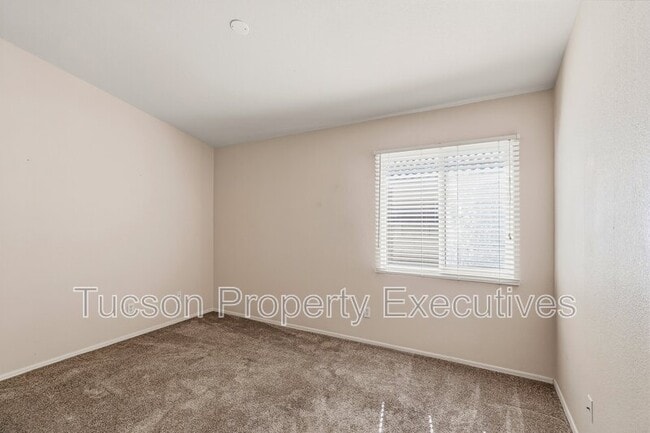 Building Photo - 13256 N Hammerstone Ln