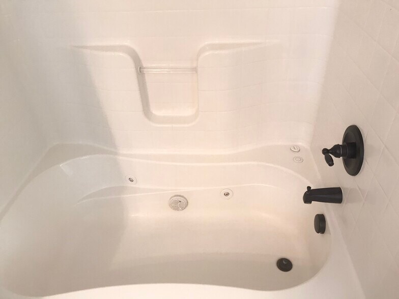 Building Photo - 7571 Villa Ct