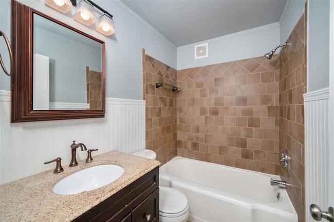 Building Photo - Dont Miss this 3 Bedroom 2 Bath Shadle Rancher