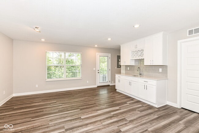 Building Photo - 6898 Sunstone Pl