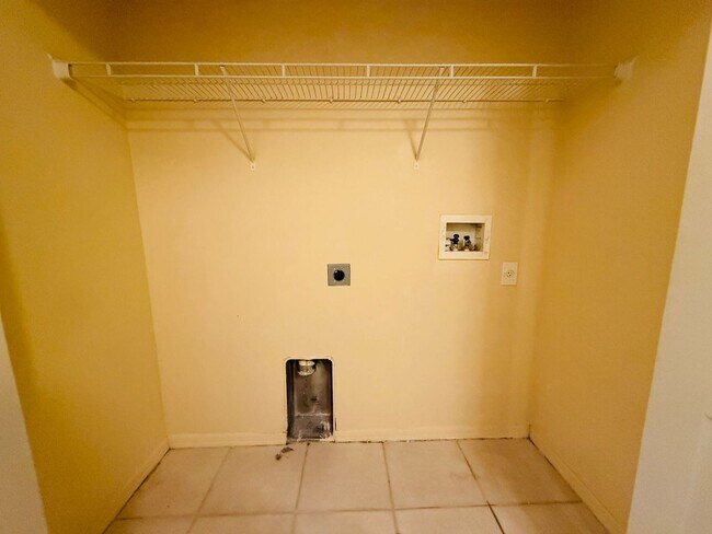 Building Photo - 8533 Trail Wind Dr