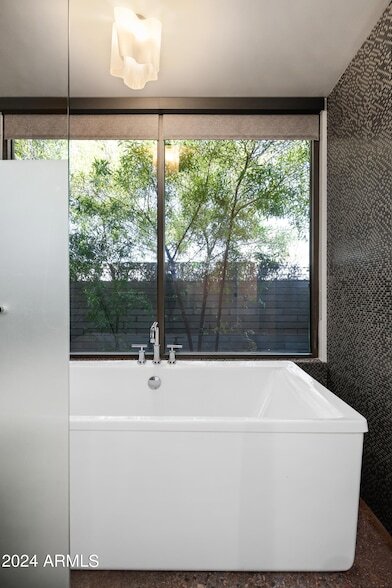 Building Photo - 15212 N Sandy Blf Rd