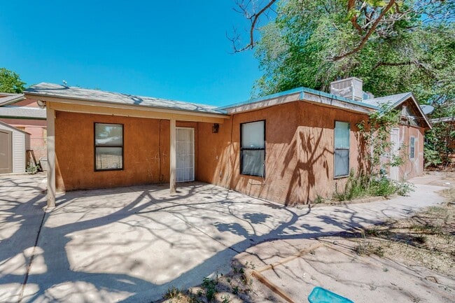 Building Photo - CLEAN CUTE SOUTH VALLEY 2 Bedroom 1 Bath