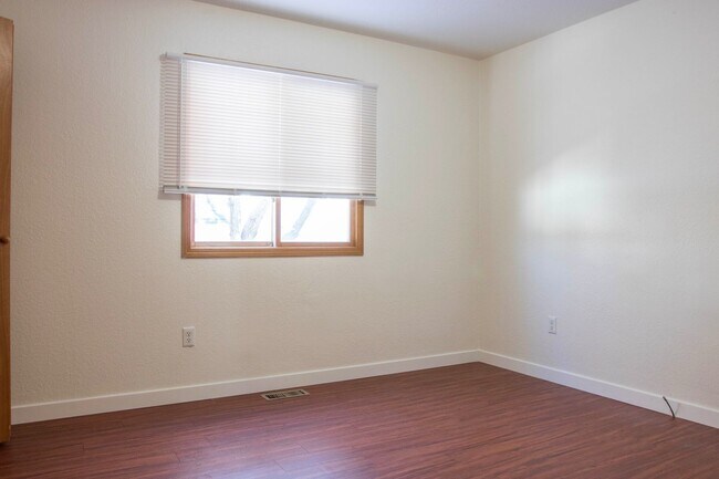 Building Photo - Ranch Style 3 Bedroom Home by Main Street Windsor!