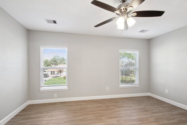 Building Photo - 1127 Cascade Creek Dr