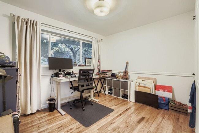 Building Photo - Medina Home