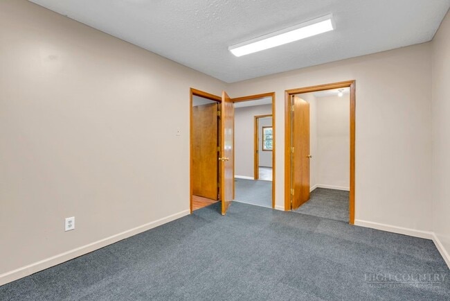 Building Photo - 483 NC-105 Extension