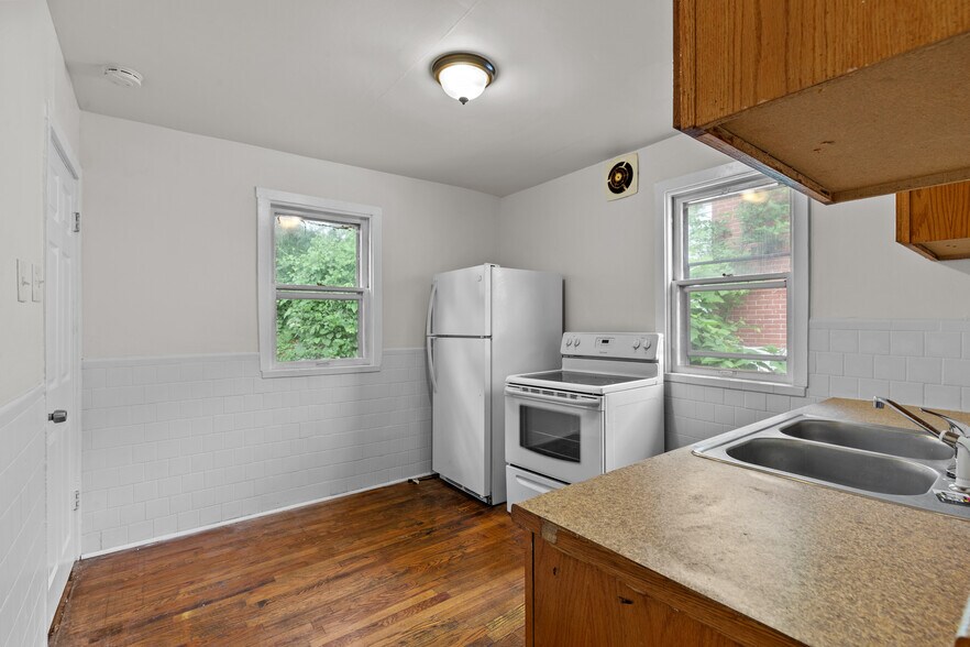 Building Photo - 7138 Garesche Ave