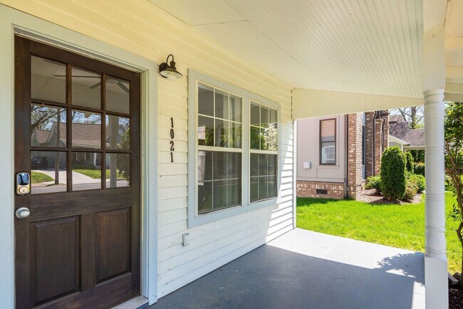 Building Photo - Located in the heart of Cleveland Park, this charming home has it all!