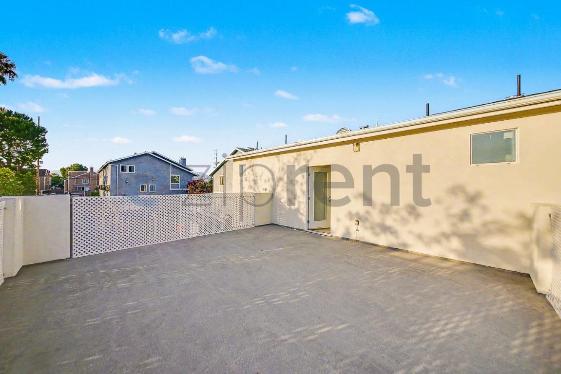 Building Photo - Unit
