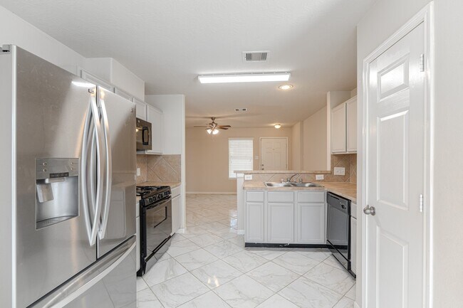 Building Photo - 21611 Falvel Misty Dr