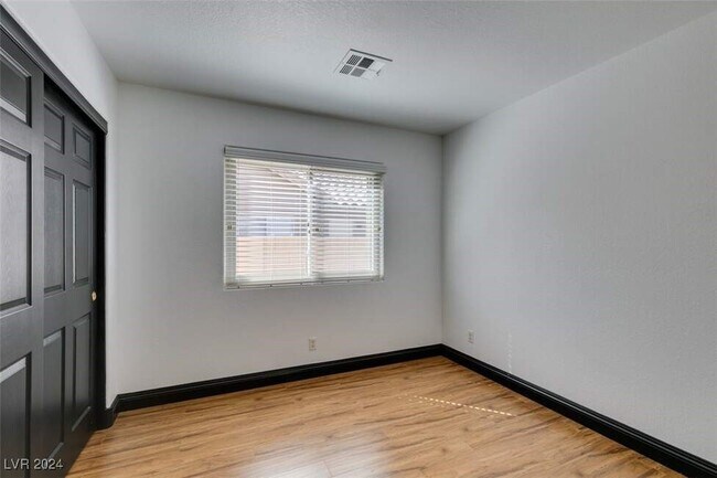 Building Photo - 240 Honeywood St
